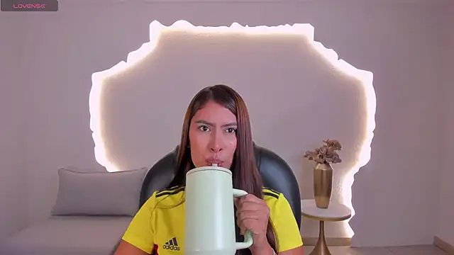 ArianaDumont webcam