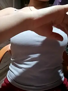 LucyyLy webcam