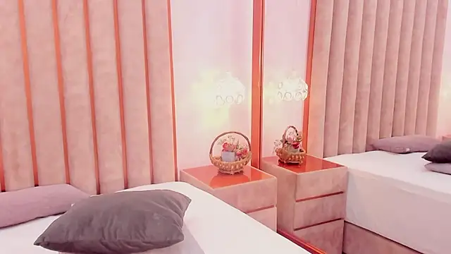 Zoe_Monrow webcam