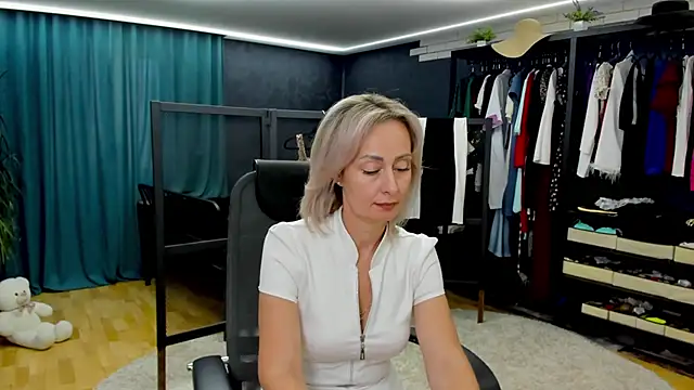 Julia_Cherry_ webcam