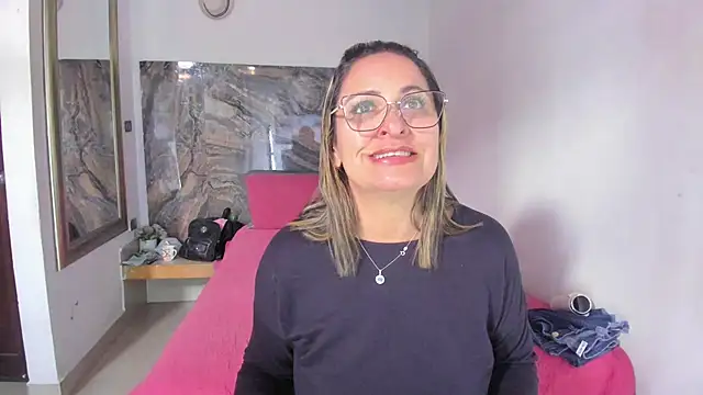 Agatha_Pleasure webcam