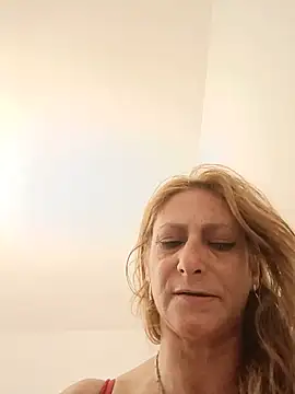 Ladysuspirya webcam
