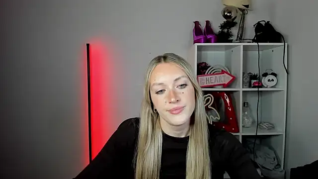 EvelynBlond webcam