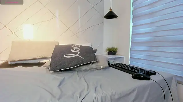SARAH_COLLENS_ webcam