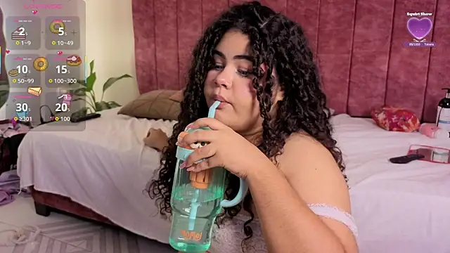 LOU_22_ live cam on StripChat