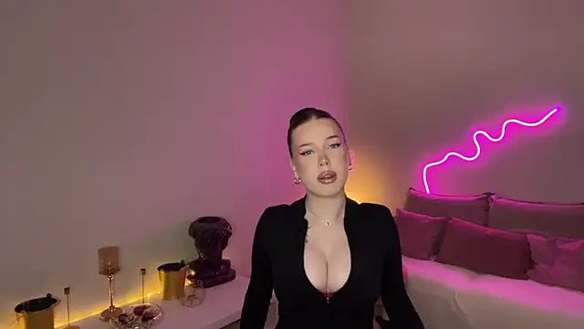 Watch mistress_of_hearts live on EroticFlix - High definition streams