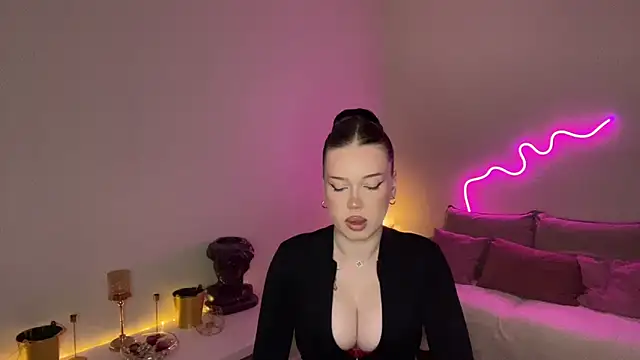mistress_of_hearts webcam