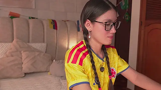 Watch Alanna-Rosse live on EroticFlix - High definition streams
