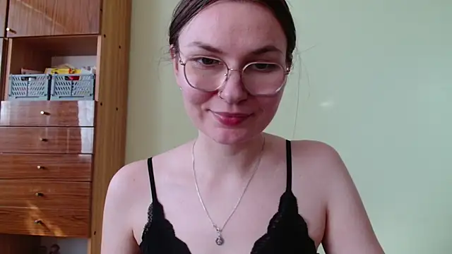 Watch LooveELLYx live on EroticFlix - High definition streams