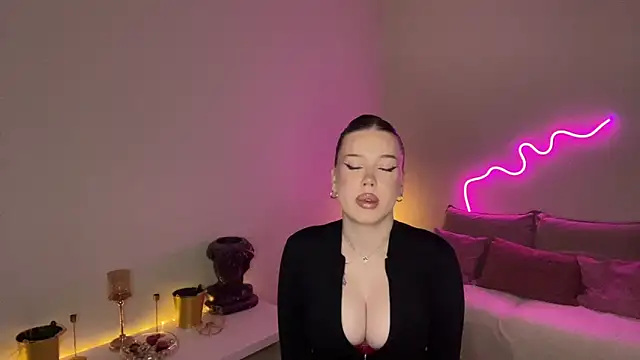 Watch mistress_of_hearts live on EroticFlix - High definition streams