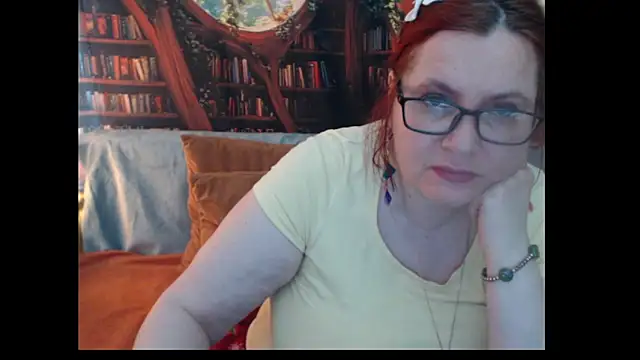 PlayfullMature webcam