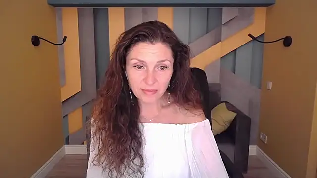 EllaLong webcam