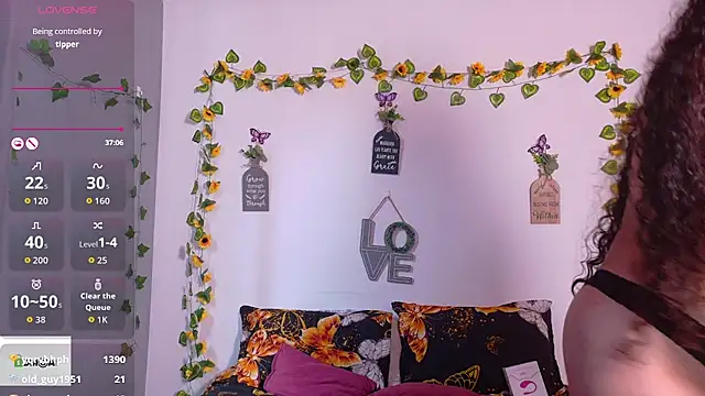 emiily_curly webcam