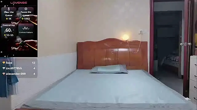 yiyi-queen's live room