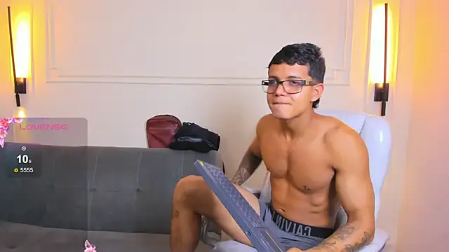 Paradise_boy_s webcam