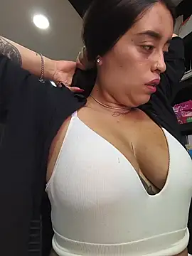 MissNyraSecret webcam