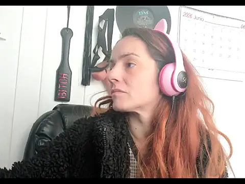 humilliatrixjess (F milf) - pole dance show