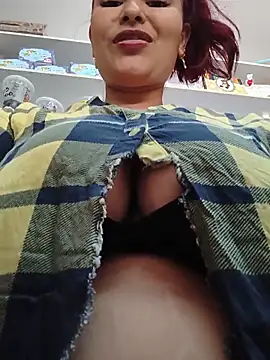 haffsa__ (F milf) - open legs