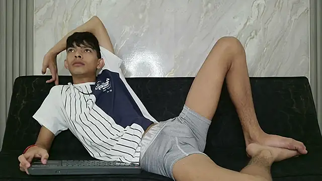 kitty_bosh (M twink) - play with my balls