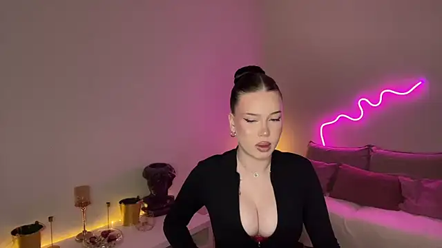 Watch mistress_of_hearts live on EroticFlix - High definition streams