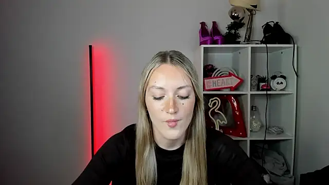 Watch EvelynBlond live on EroticFlix - High definition streams