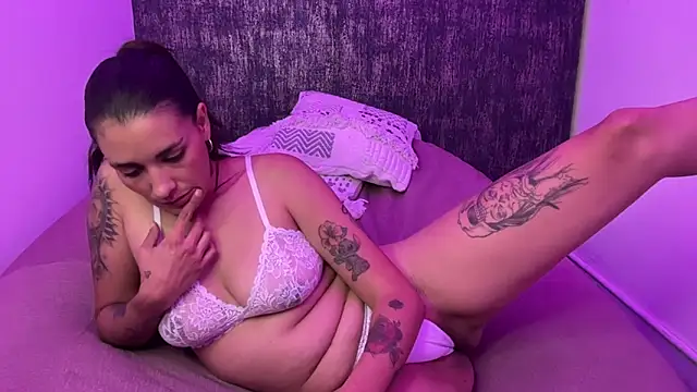 Skarlett_Kiss webcam
