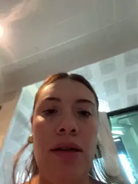 valery_mora webcam