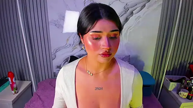 Watch venusowen_ live on EroticFlix - High definition streams