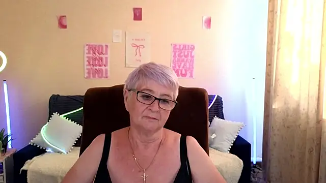 Watch Sandra_Snowflake live on EroticFlix - High definition streams
