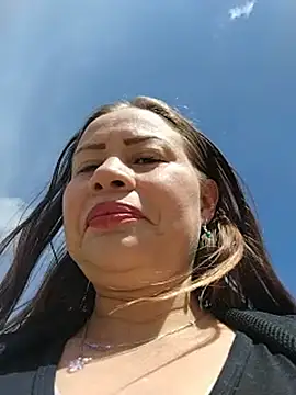 LaraCaliente webcam