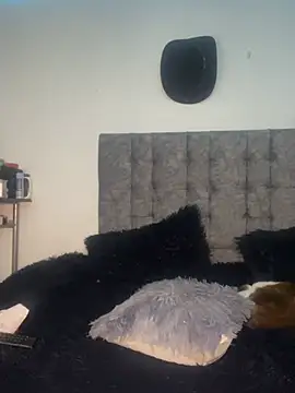 Watch Caro_redd live on EroticFlix - High definition streams
