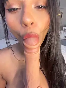 Watch VictoriaShellby live on EroticFlix - High definition streams