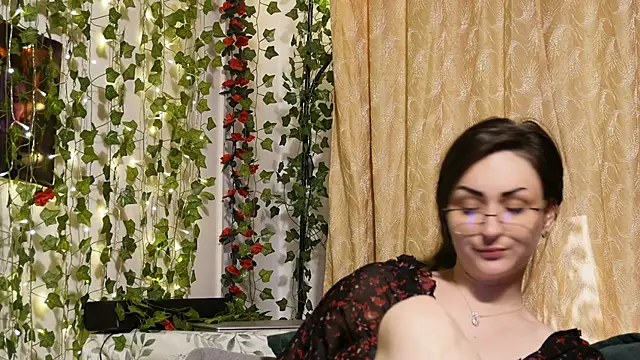 Watch NaughtYHomemadE live on EroticFlix - High definition streams