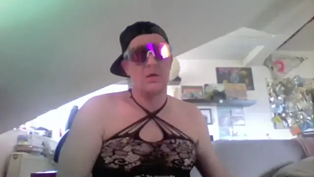 Bigthroaterboy webcam