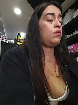 MissNyraSecret webcam
