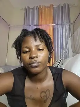 TrishaKalid webcam