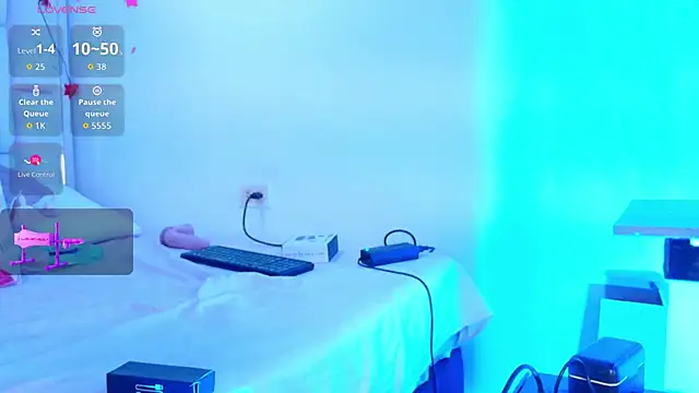 Bella-Sanders webcam