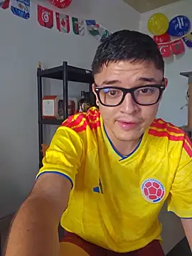 Watch SAMY_AND_FRIENDSS live on EroticFlix - High definition streams