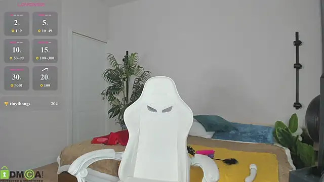 Nikki_Mi1k webcam