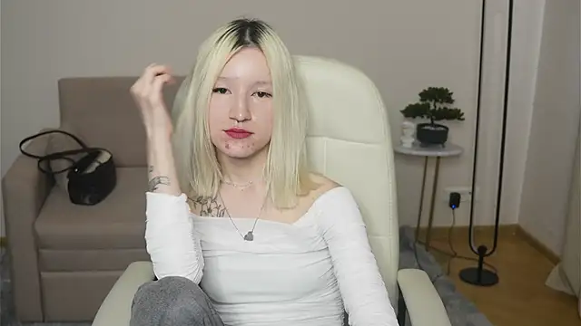 RobynMaryott webcam