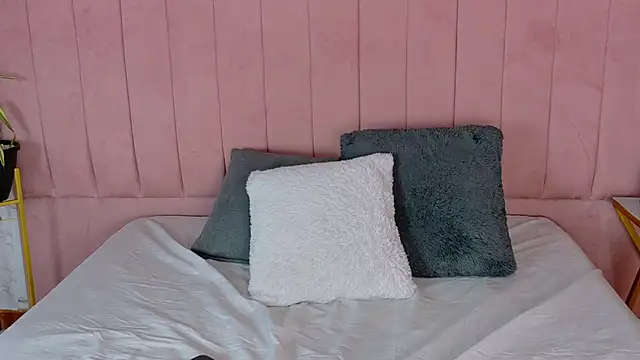 SCARLHETTBROWN webcam