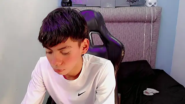 liarr_ (M twink) - play with saliva and ass