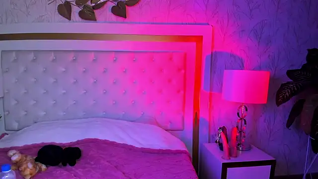 Effy_Kessler live cam on StripChat