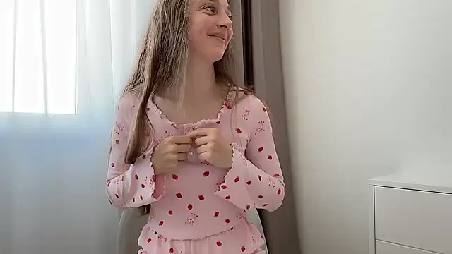ShySchoolGirl webcam
