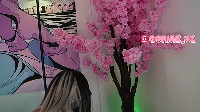 Watch Sonnie_mami live on EroticFlix - High definition streams
