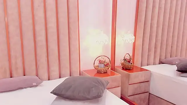 Zoe_Monrow webcam
