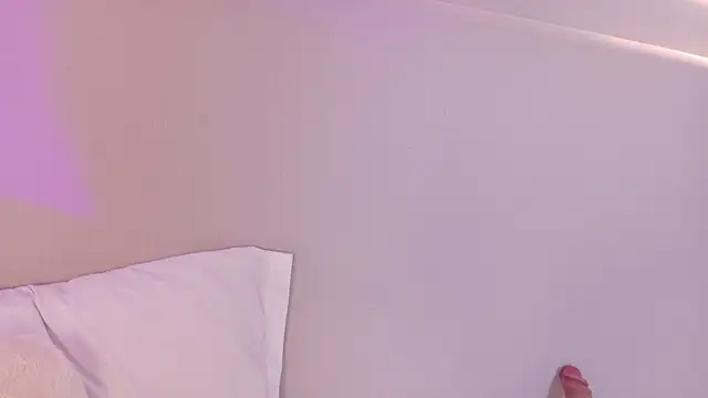 NaomiKlarc webcam