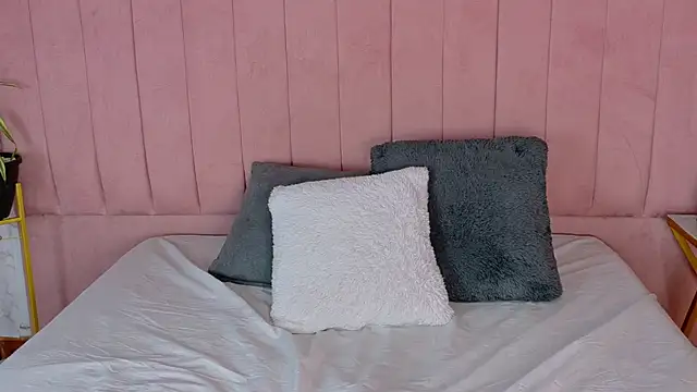 SCARLHETTBROWN webcam
