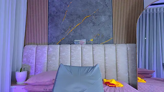 mia_scot webcam