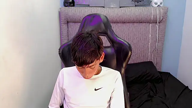liarr_ (M twink) - play with saliva and ass
